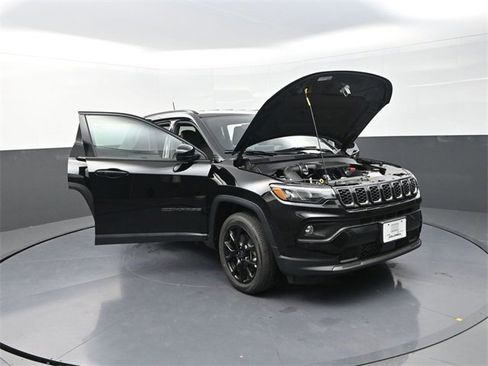 New 2026 Jeep Compass Latitude image 25