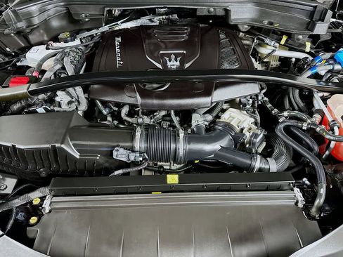 Used 2023 Maserati Grecale GT image 9
