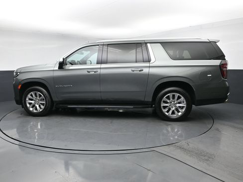Used 2023 Chevrolet Suburban Premier RWD image 5