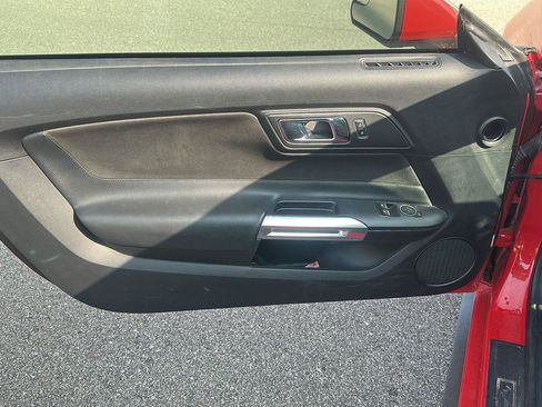 Used 2015 Ford Mustang Coupe RWD image 9