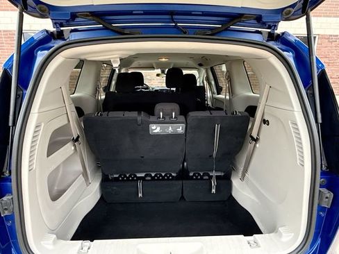 Used 2018 Chrysler Pacifica L image 24