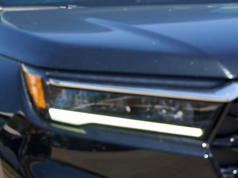 Used 2023 Honda Pilot Touring image 4