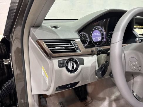 Used 2011 Mercedes-Benz E 350 Sedan image 27