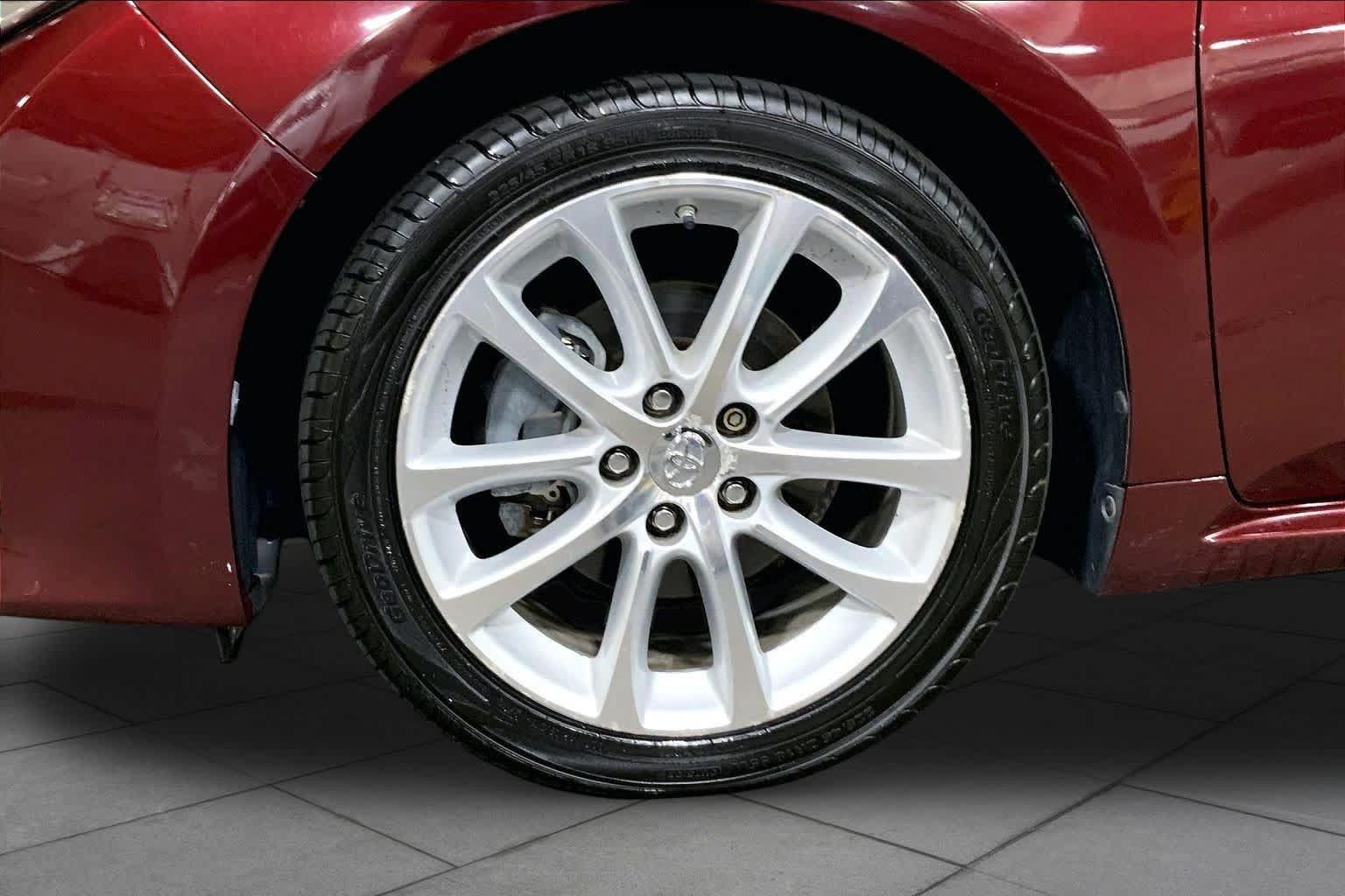 Used 2015 Toyota Avalon Limited FWD image 11