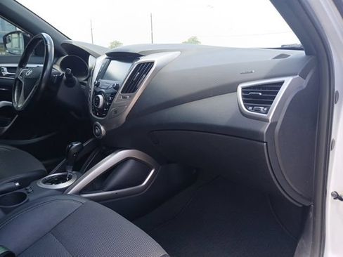 Used 2016 Hyundai Veloster w/ Option Group 03 FWD image 15
