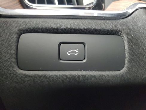 Used 2024 Volvo XC60 B5 Ultimate w/ Protection Package Premier AWD/4WD image 37