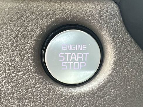 Used 2026 Kia Carnival FWD image 23