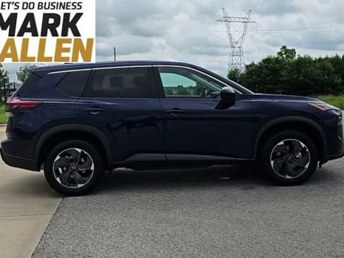 Used 2025 Nissan Rogue SV FWD image 9
