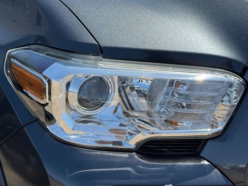 Used 2020 Toyota Tacoma SR5 RWD image 3
