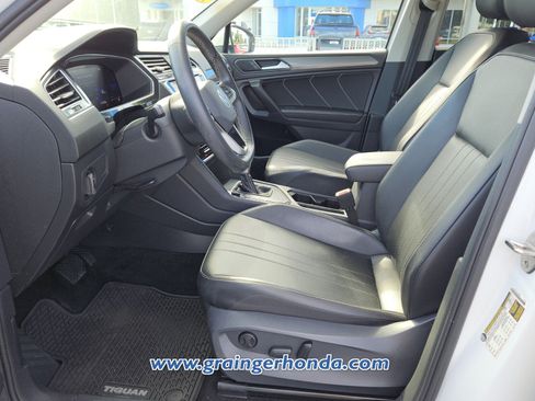 Used 2022 Volkswagen Tiguan SE FWD image 10