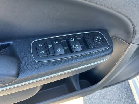 Used 2014 Chrysler 300 Base image 32