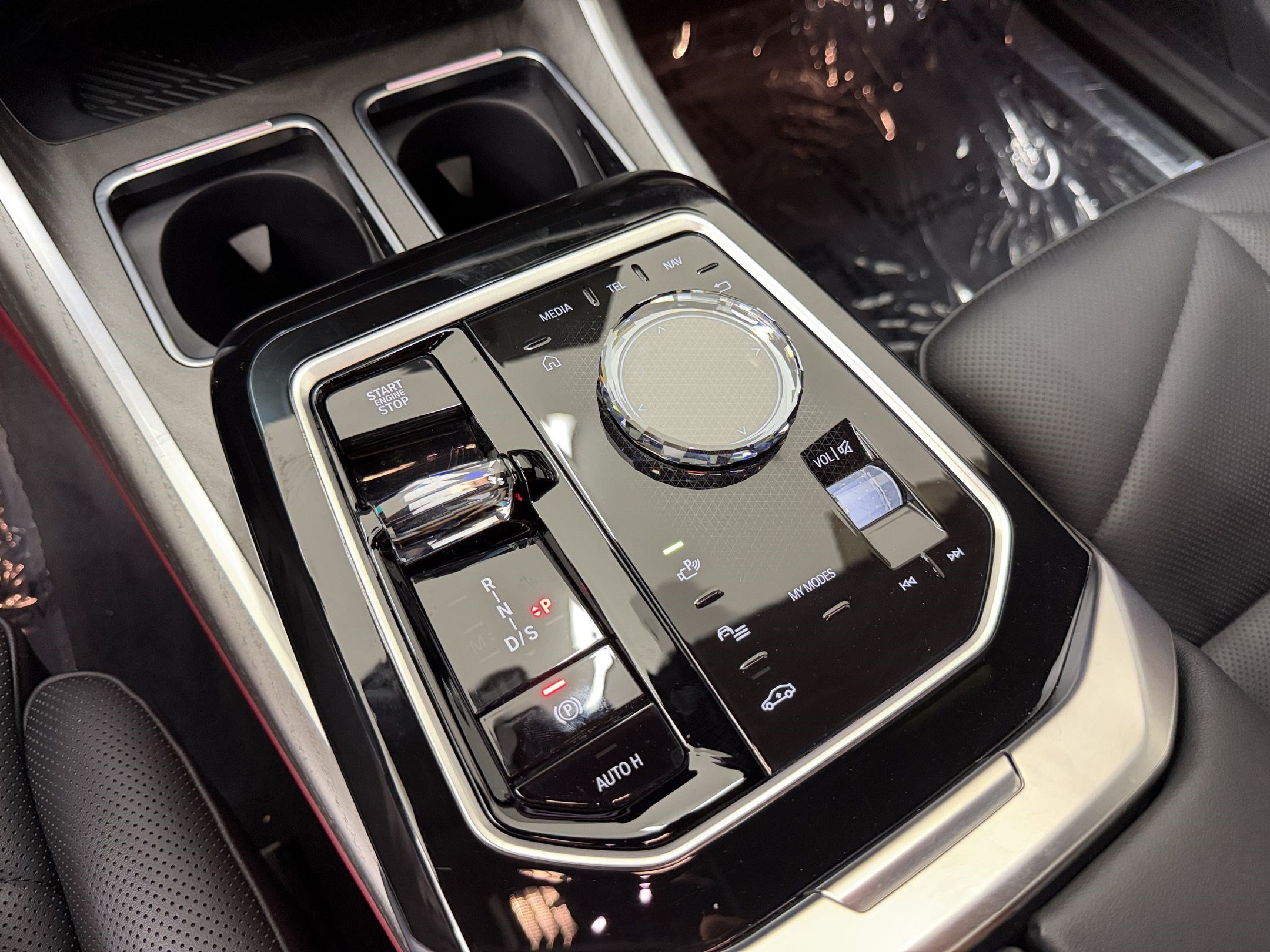 Certified 2025 BMW 740i w/ Premium Package RWD image 17