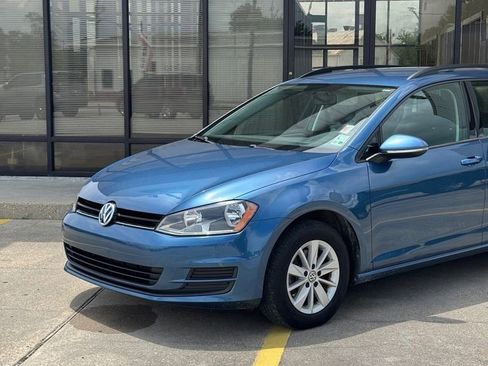 Used 2017 Volkswagen Golf S FWD image 2