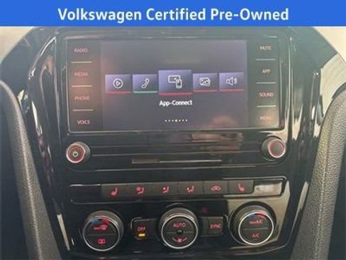 Certified 2022 Volkswagen Passat 2.0T SE image 21