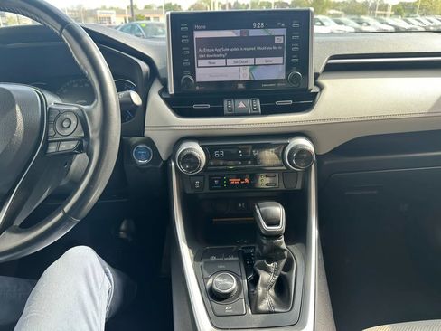 Used 2019 Toyota RAV4 Limited AWD/4WD image 17
