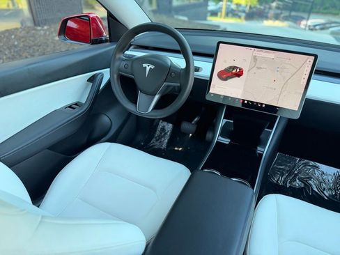 Used 2021 Tesla Model Y Long Range AWD/4WD image 41