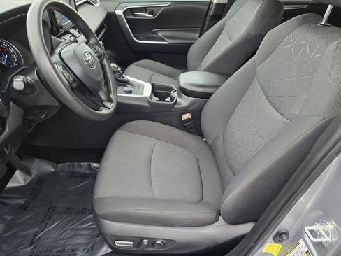 Used 2021 Toyota RAV4 XLE image 31