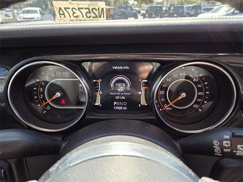 Certified 2022 Jeep Wrangler Unlimited Sahara image 29