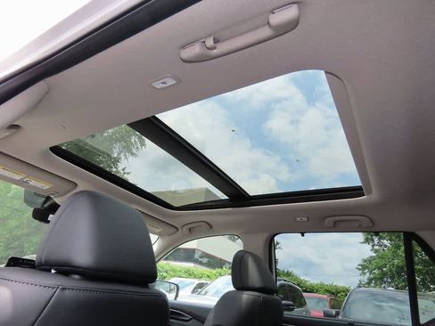 New 2025 Honda Pilot Touring image 16