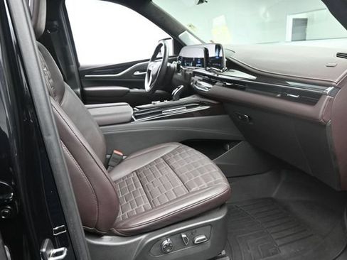 Used 2024 Cadillac Escalade Sport Platinum w/ Heavy-Duty Trailer Package AWD/4WD image 30