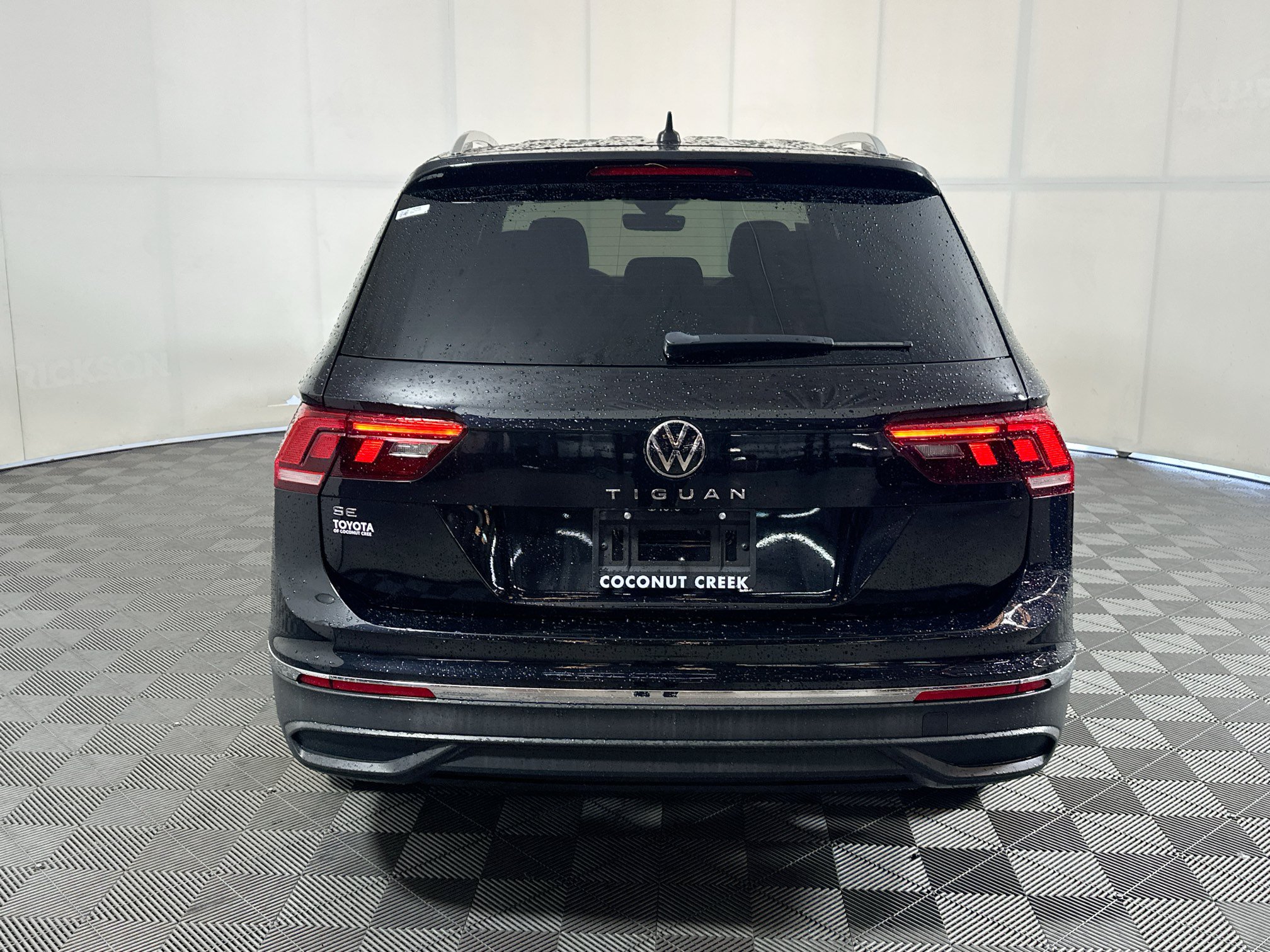 Used 2023 Volkswagen Tiguan SE FWD image 4
