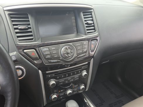 Used 2020 Nissan Pathfinder SL AWD/4WD image 31