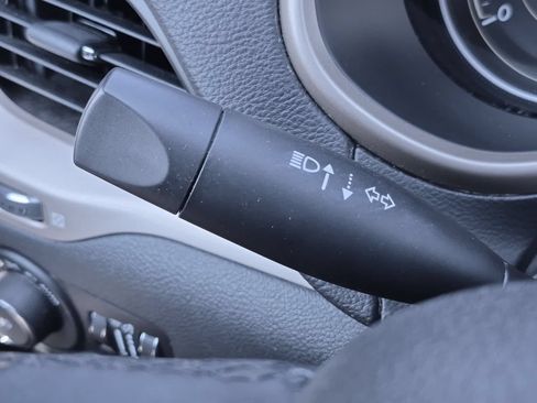 Used 2015 Jeep Cherokee Latitude w/ Cold Weather Group AWD/4WD image 26