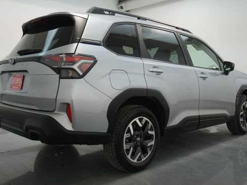 Used 2025 Subaru Forester Premium w/ Convenience Package #1 image 17