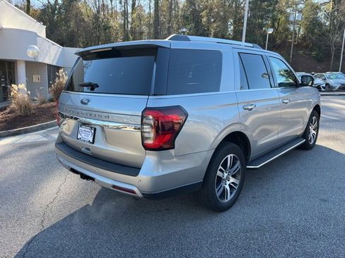 Used 2023 Ford Expedition Limited image 3