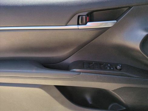Used 2023 Toyota Camry SE FWD image 11