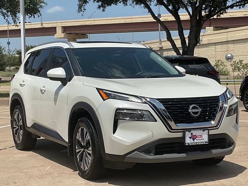 Used 2023 Nissan Rogue SV w/ SV Premium B Package FWD image 3