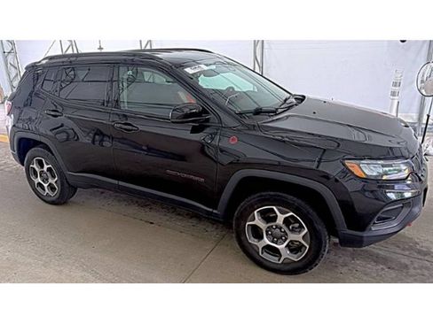 Used 2022 Jeep Compass Trailhawk w/ Trailhawk Convenience Group AWD/4WD image 3