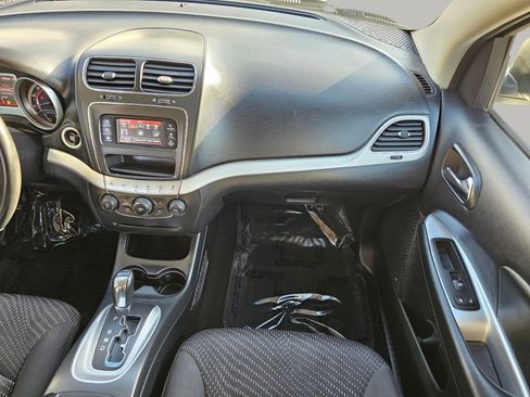 Used 2017 Dodge Journey SE w/ Popular Equipment Group image 4