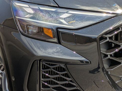 New 2025 Audi RS Q8 performance image 16