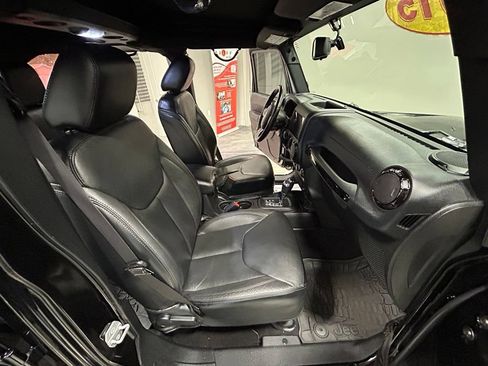 Used 2015 Jeep Wrangler Unlimited Sahara AWD/4WD image 37
