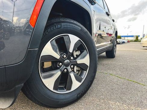 Used 2024 Jeep Grand Cherokee Limited 4xe image 2