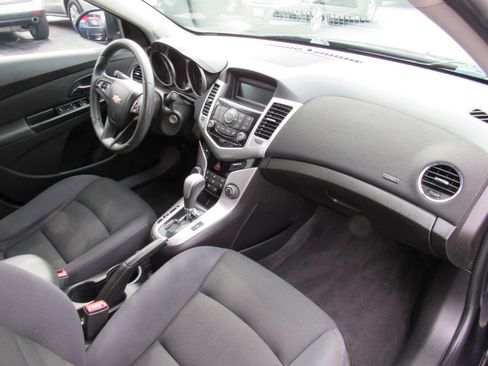 Used 2015 Chevrolet Cruze LT image 17