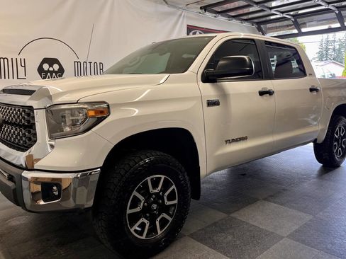 Used 2018 Toyota Tundra SR5 w/ TRD Off Road Package AWD/4WD image 9