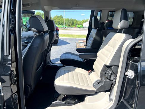 Used 2019 Ford Transit Connect Titanium w/ Titanium Premium Package image 18