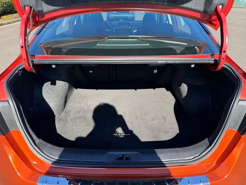 Used 2021 Nissan Altima 2.5 SR w/ SR Premium Package image 11