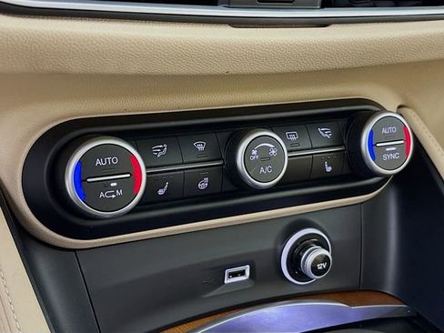 Used 2019 Alfa Romeo Stelvio Ti Lusso w/ Quick Order Package 22X Lusso image 16