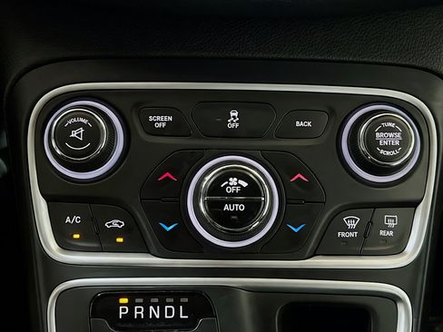 Used 2015 Chrysler 200 C FWD image 11
