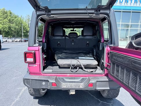 Used 2022 Jeep Wrangler Unlimited Sahara w/ Cold Weather Group AWD/4WD image 8