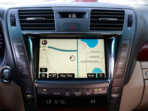 Used 2007 Lexus LS 460 image 32