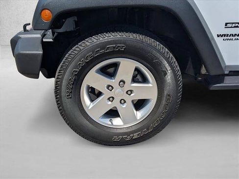 Used 2015 Jeep Wrangler Unlimited Sport w/ Quick Order Package 24S AWD/4WD image 24