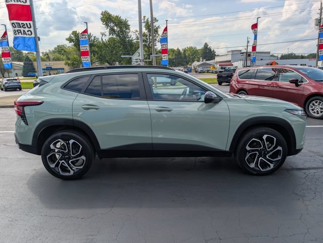 Used 2024 Chevrolet Trax RS w/ Sunroof Package FWD image 6