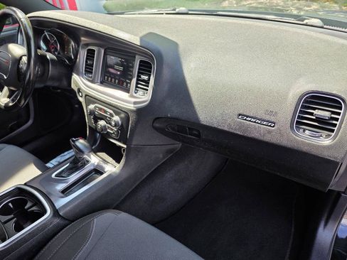Used 2020 Dodge Charger SXT RWD image 25