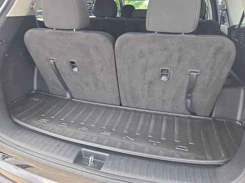 Certified 2024 Kia Sorento LX FWD image 30