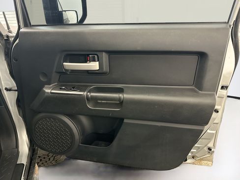 Used 2008 Toyota FJ Cruiser 4WD image 32