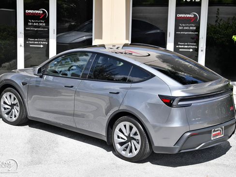Used 2026 Tesla Model Y AWD image 24